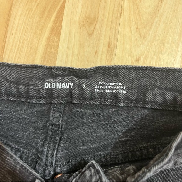 Old Navy Women's Extra High Rise Sky Hi Straight Black Distressed Size 0 - Picture 6 of 8